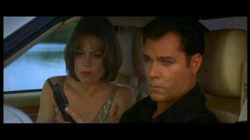 Sigourney Weaver and Ray Liotta in a car in the movie Heartbreakers